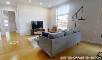 601 Albany St in Boston, MA - Building Photo