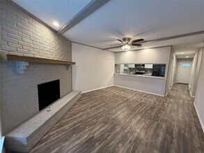 1920 N Floyd Rd in Richardson, TX - Foto de edificio - Building Photo