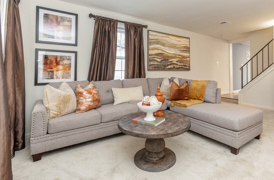 Spring Hill Apartments & Townhomes in Parkville, MD - Building Photo