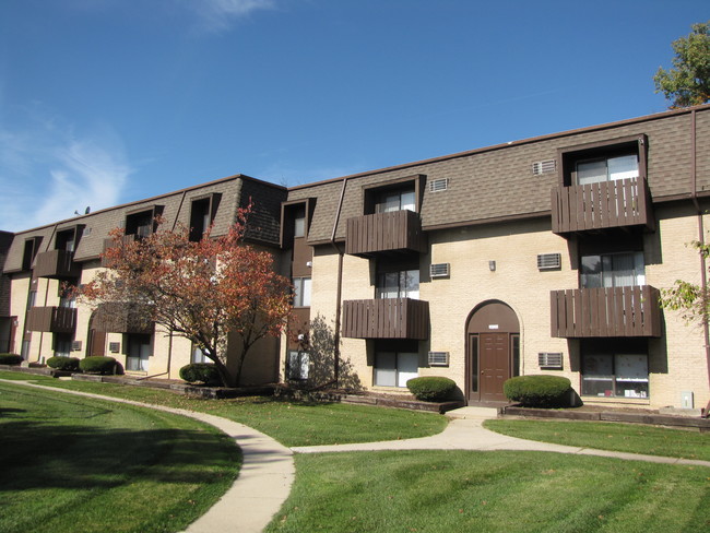 Ravenswood Apartments in Toledo, OH - Building Photo - Building Photo