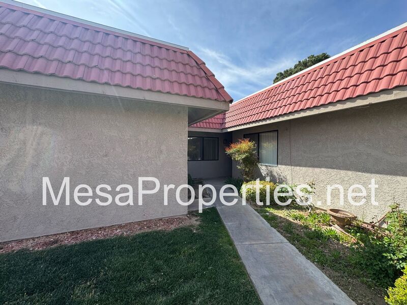 27535 Lakeview Dr in Helendale, CA - Building Photo