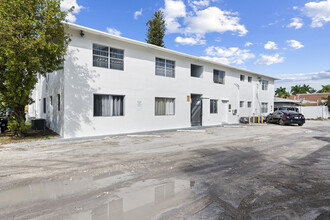 500 SE 22nd St in Fort Lauderdale, FL - Building Photo - Building Photo