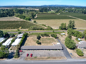 19107 Highway 99 E in Hubbard, OR - Foto de edificio - Building Photo