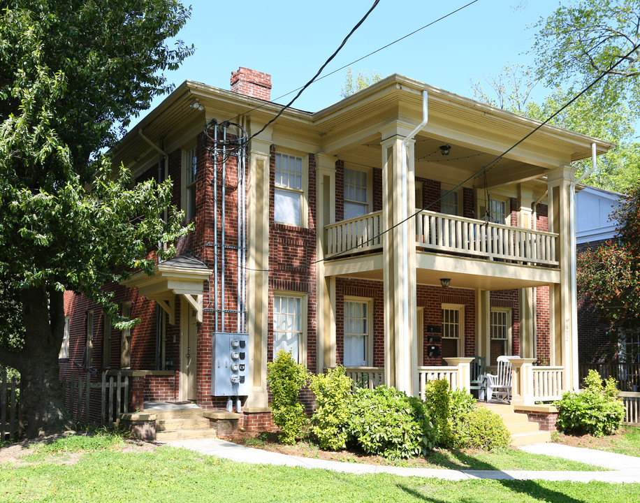 692 Penn Ave NE in Atlanta, GA - Foto de edificio