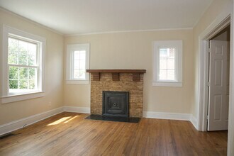 603 Mayflower Dr in Greensboro, NC - Foto de edificio - Building Photo