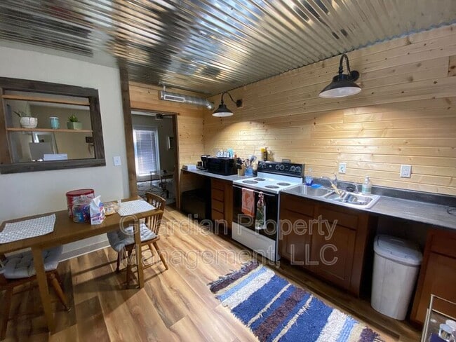 property at 519 W 8th St