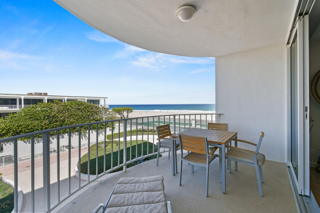 2295 S Ocean Blvd in Palm Beach, FL - Foto de edificio