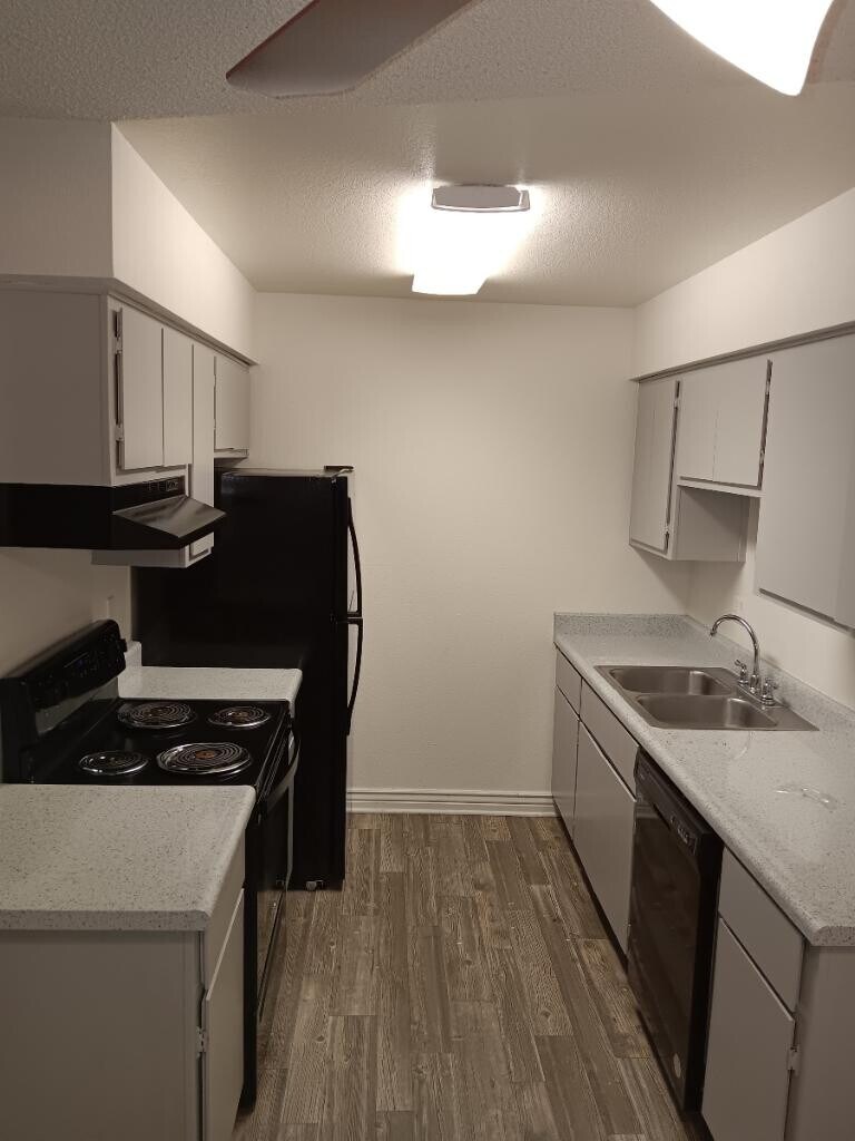 Scottsdale Place Apartments in Scottsdale, AZ