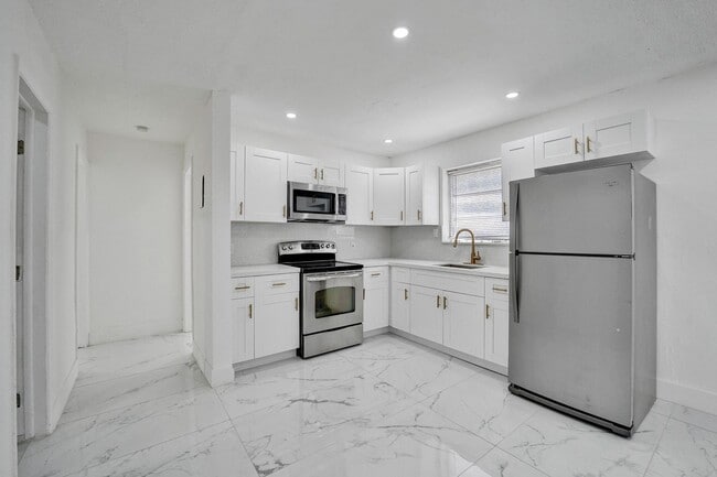 105 NW 14th Way