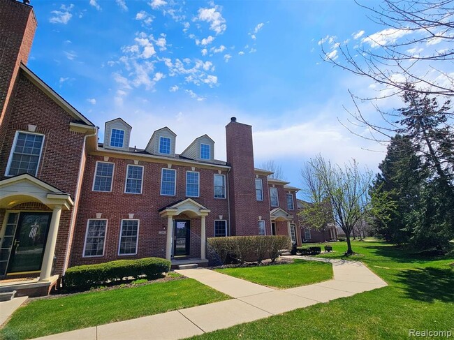 264 Village Way S in Canton Township, MI - Building Photo - Building Photo