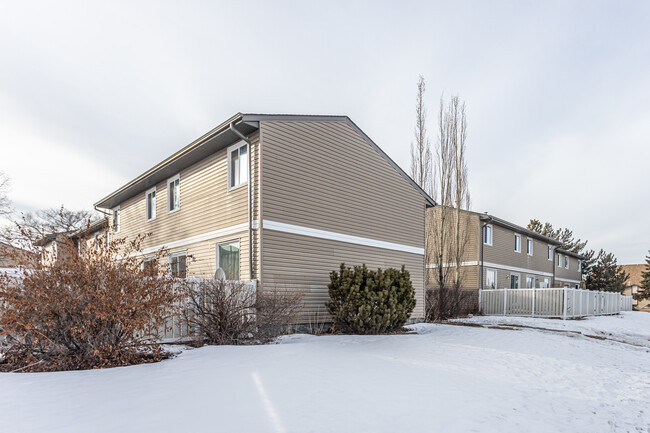 2574 79 St NW in Edmonton, AB - Building Photo - Building Photo