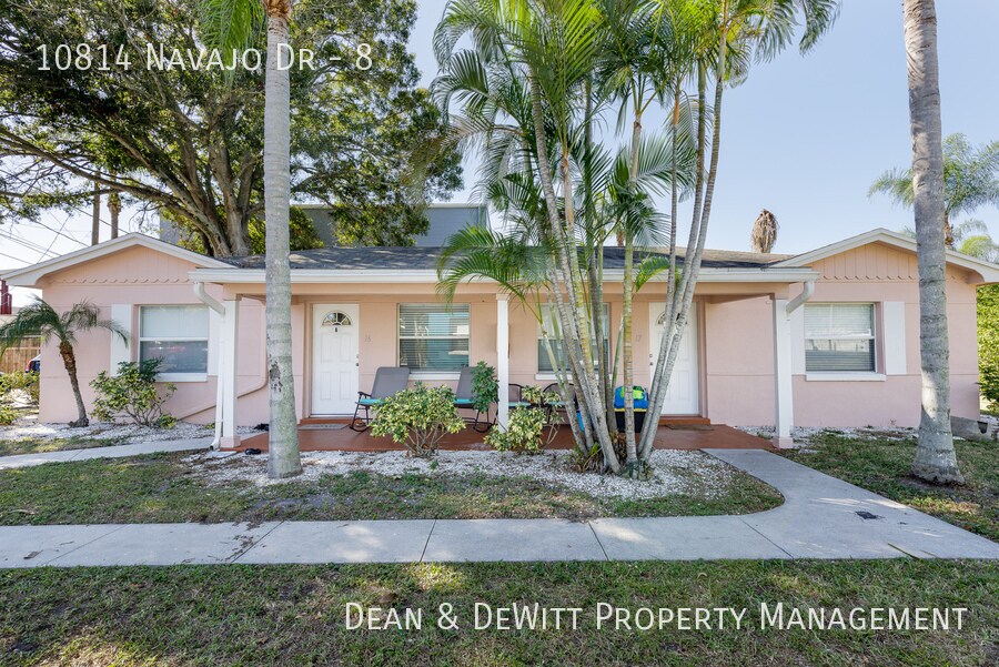 10814 Navajo Dr in St. Petersburg, FL - Building Photo