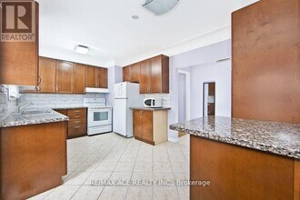 205 Emerson St in Hamilton, ON - Building Photo - Building Photo