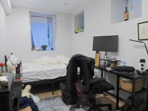 726 Parker St in Boston, MA - Foto de edificio - Building Photo