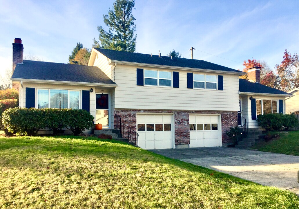 1275 NW Jenne Ave in Portland, OR - Foto de edificio
