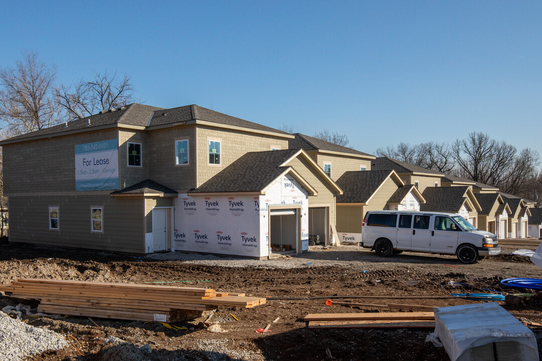 Golden Lane Luxury Townhomes in De Soto, KS - Building Photo