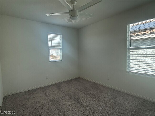 9590 Dollardton St in Las Vegas, NV - Foto de edificio - Building Photo