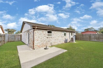 1803 Flamingo Dr in League City, TX - Foto de edificio - Building Photo