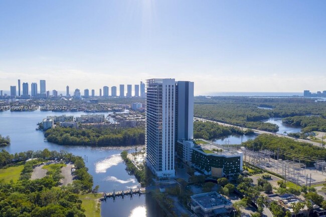 16385 Biscayne Blvd, Unit 2721 in Aventura, FL - Building Photo - Building Photo