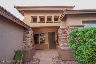 2740 S Honeysuckle Ln in Gilbert, AZ - Foto de edificio - Building Photo