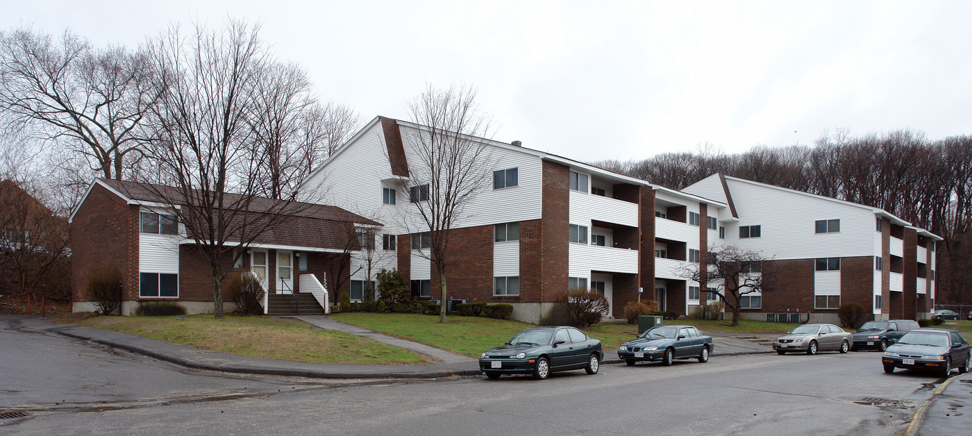 Jarvis Heights Apartments in Holyoke, MA - Building Photo