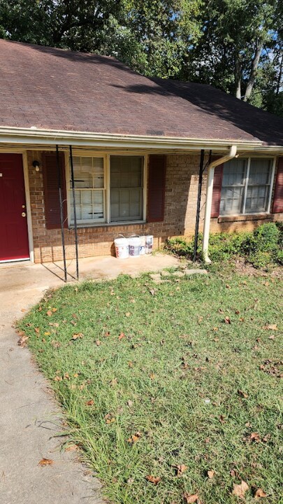 247 Kimberly Way SW in Marietta, GA - Building Photo