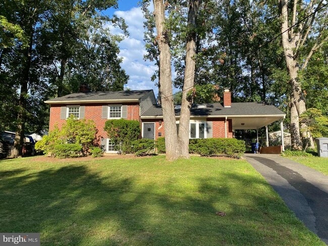 3137 Creswell Dr