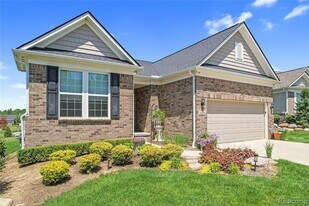 5008 Oakdale Dr in Village of Clarkston, MI - Building Photo