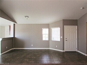 10424 Madagascar Palm St in Las Vegas, NV - Building Photo - Building Photo