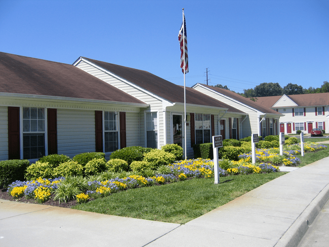 Woodbridge Apartments in Chesapeake, VA - Foto de edificio - Building Photo