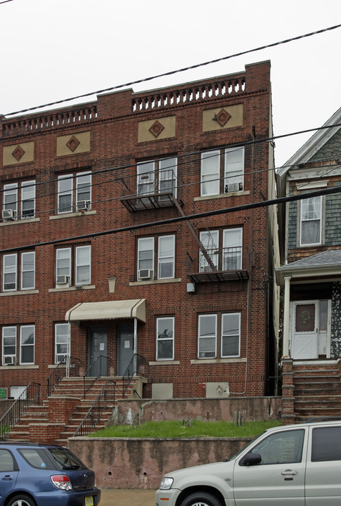 194 Seaview Ave in Jersey City, NJ - Building Photo