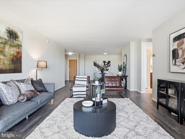 1800 Old Meadow Rd in McLean, VA - Building Photo - Building Photo