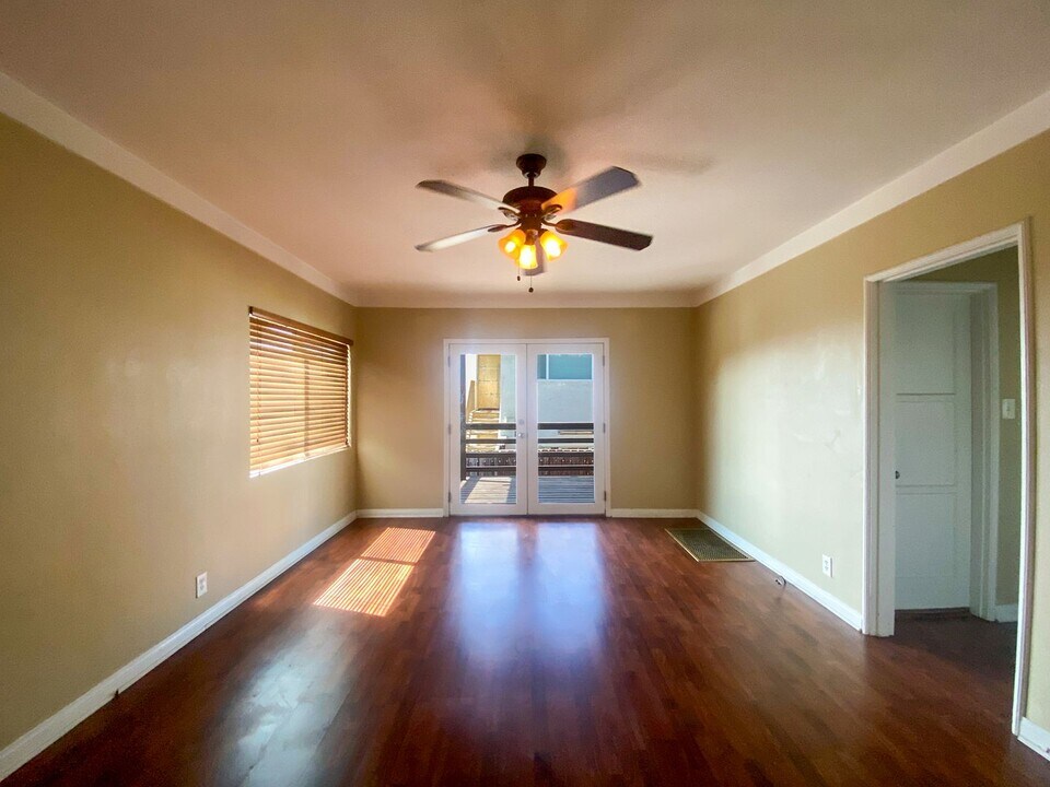209 Marine Ave in Manhattan Beach, CA - Building Photo
