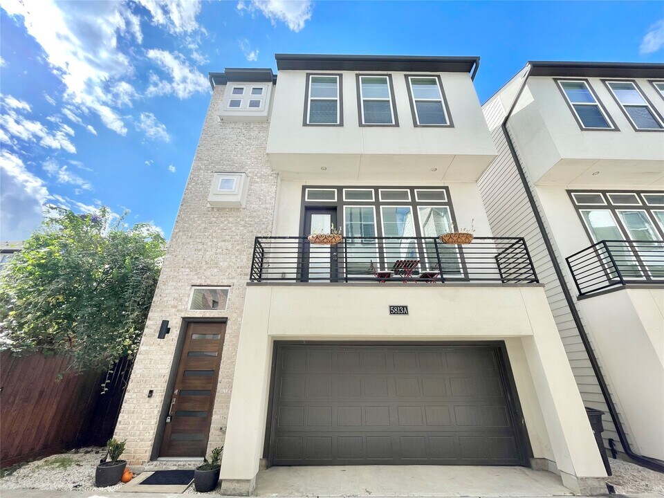 5813 Petty St in Houston, TX - Building Photo