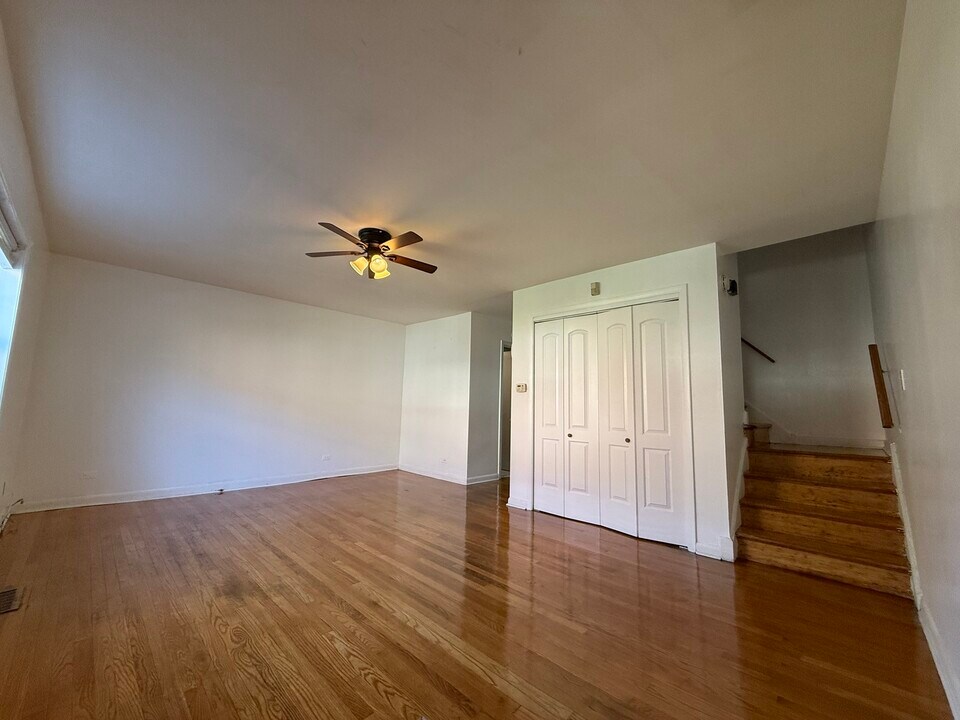 1405 W Touhy Ave in Chicago, IL - Building Photo