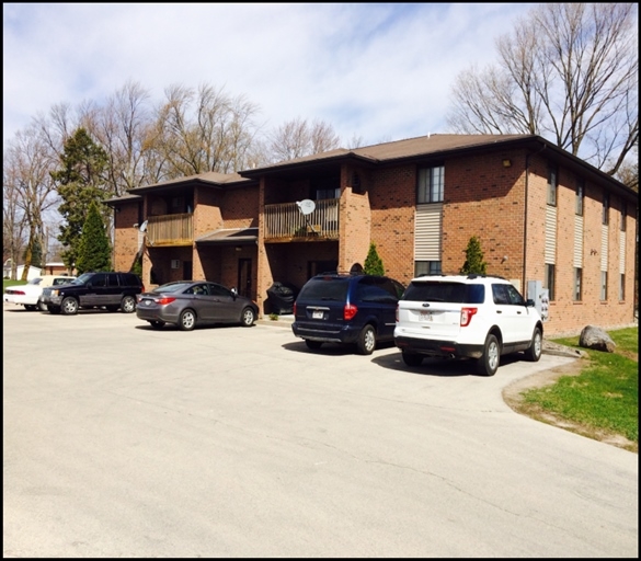 230 Robbins St in Seymour, WI - Foto de edificio