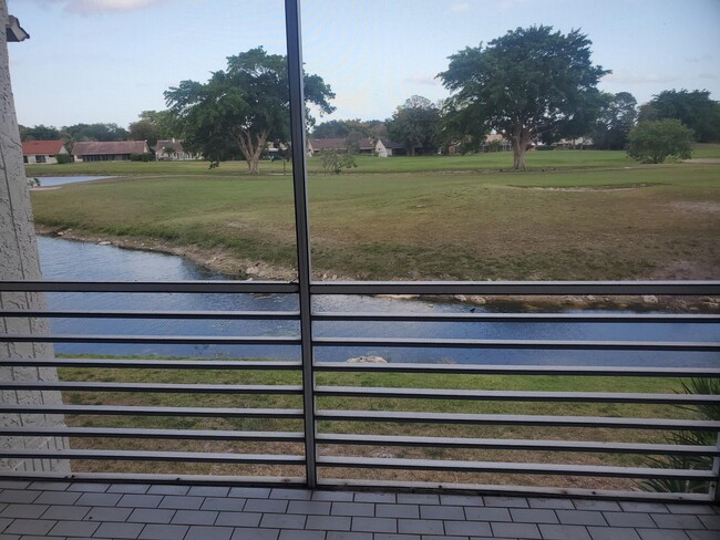 7410 Woodmont Terrace in Tamarac, FL - Building Photo - Building Photo