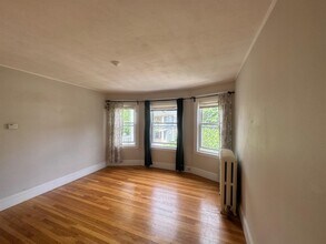 48 Standish St, Unit 2 in Cambridge, MA - Foto de edificio - Building Photo