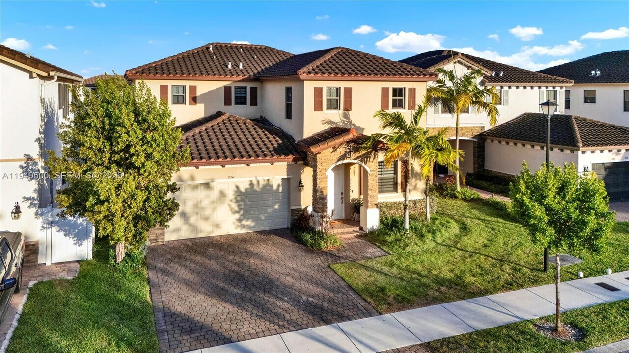 9411 W 35th Ave in Hialeah, FL - Building Photo