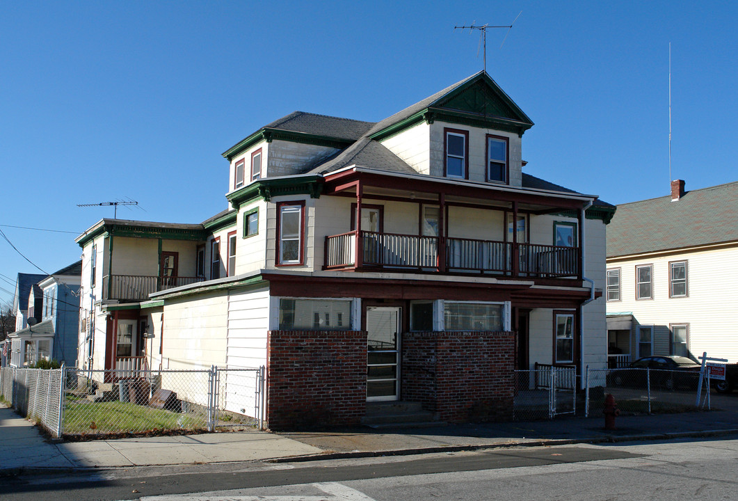 254-258 W 6th St in Lowell, MA - Building Photo