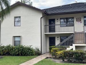 7665 Tahiti Ln in Greenacres, FL - Building Photo