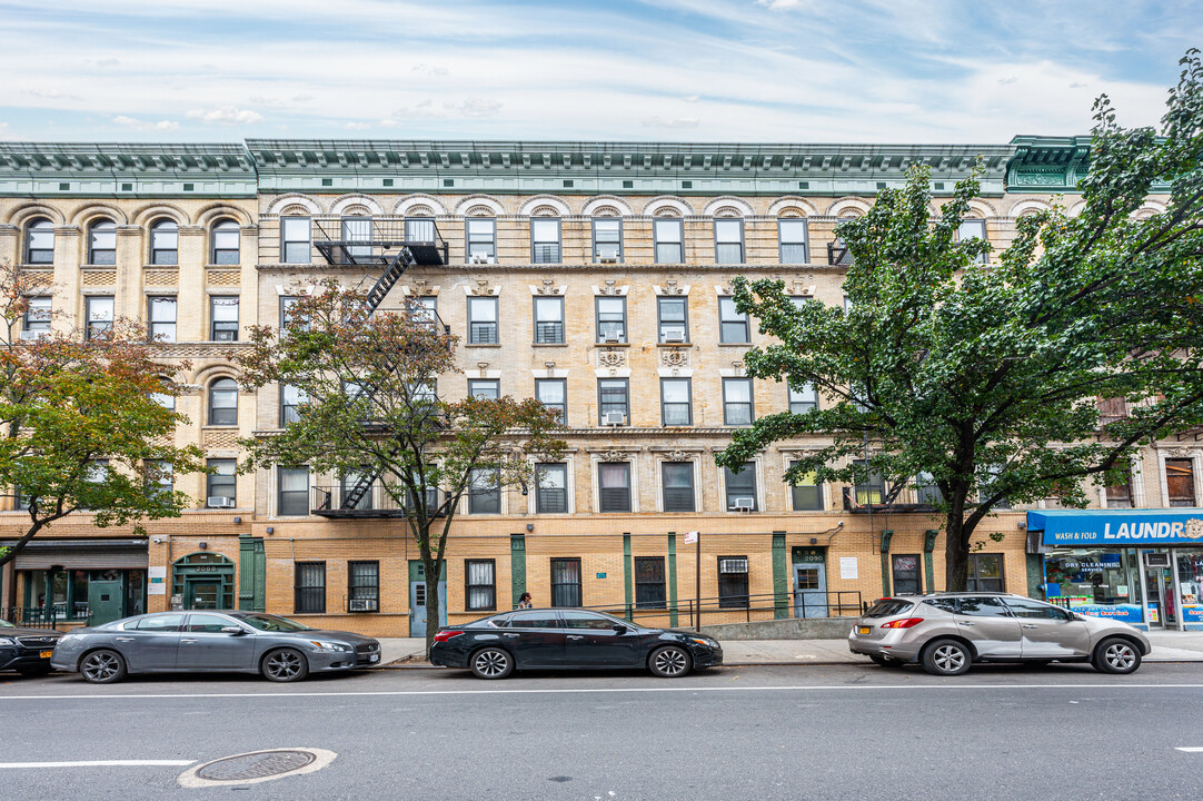 2090 Madison Ave in New York, NY - Building Photo