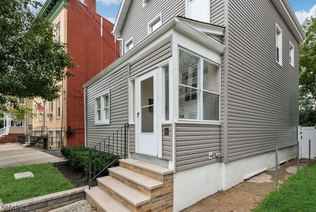 204 Forest St in Montclair, NJ - Building Photo - Building Photo