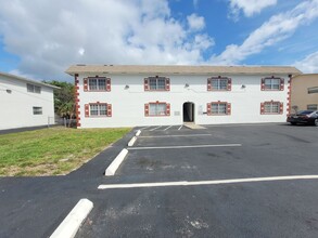 401 NW 43rd St in Oakland Park, FL - Building Photo - Interior Photo