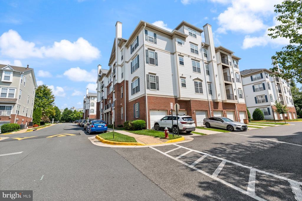 11575 Cavalier Landing Ct in Fairfax, VA - Building Photo