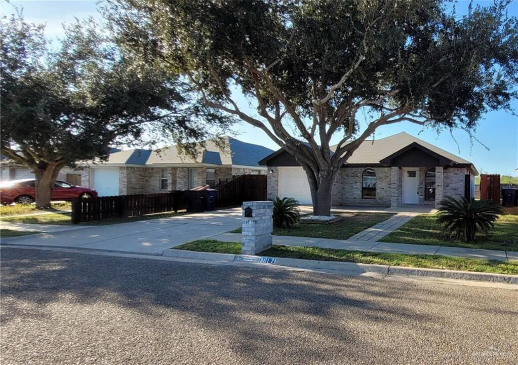 9017 N 37th Ln in McAllen, TX - Building Photo