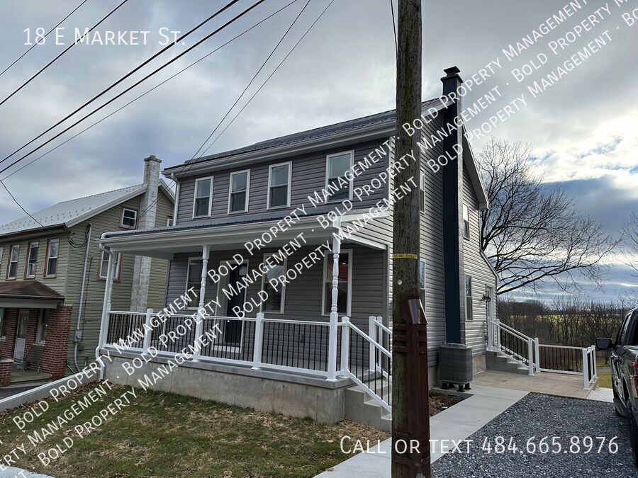 18 E Market St in Myerstown, PA - Building Photo