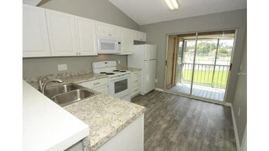176 Reserve Cir in Oviedo, FL - Foto de edificio - Building Photo
