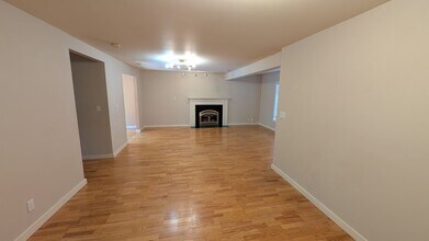 Charming Kirkland Bungalow with Lake Views! in Kirkland, WA - Building Photo - Building Photo