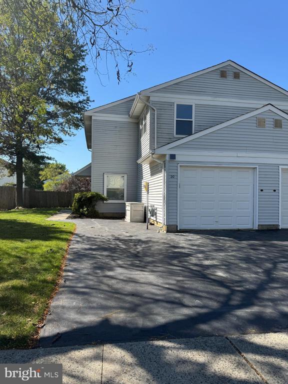 property at 20 Spyglass Ct